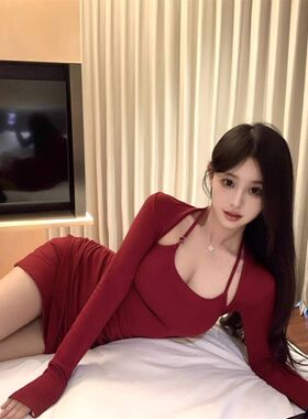 纯欲风圣诞夜红色性感连衣裙春秋2024新款新年红辣妹包臀小妈短裙