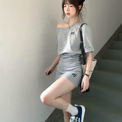夏季2025新款法式休闲运动套装甜辣妹一字肩短袖辣妹半身裙两件套