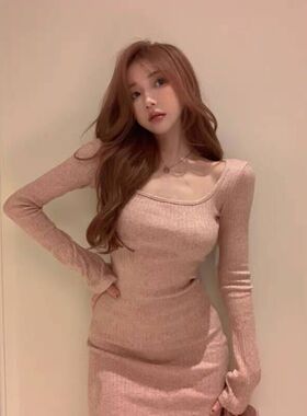 美德拉粉色喇叭袖针织连衣裙秋冬新款纯欲风甜辣妹紧身收腰打底裙