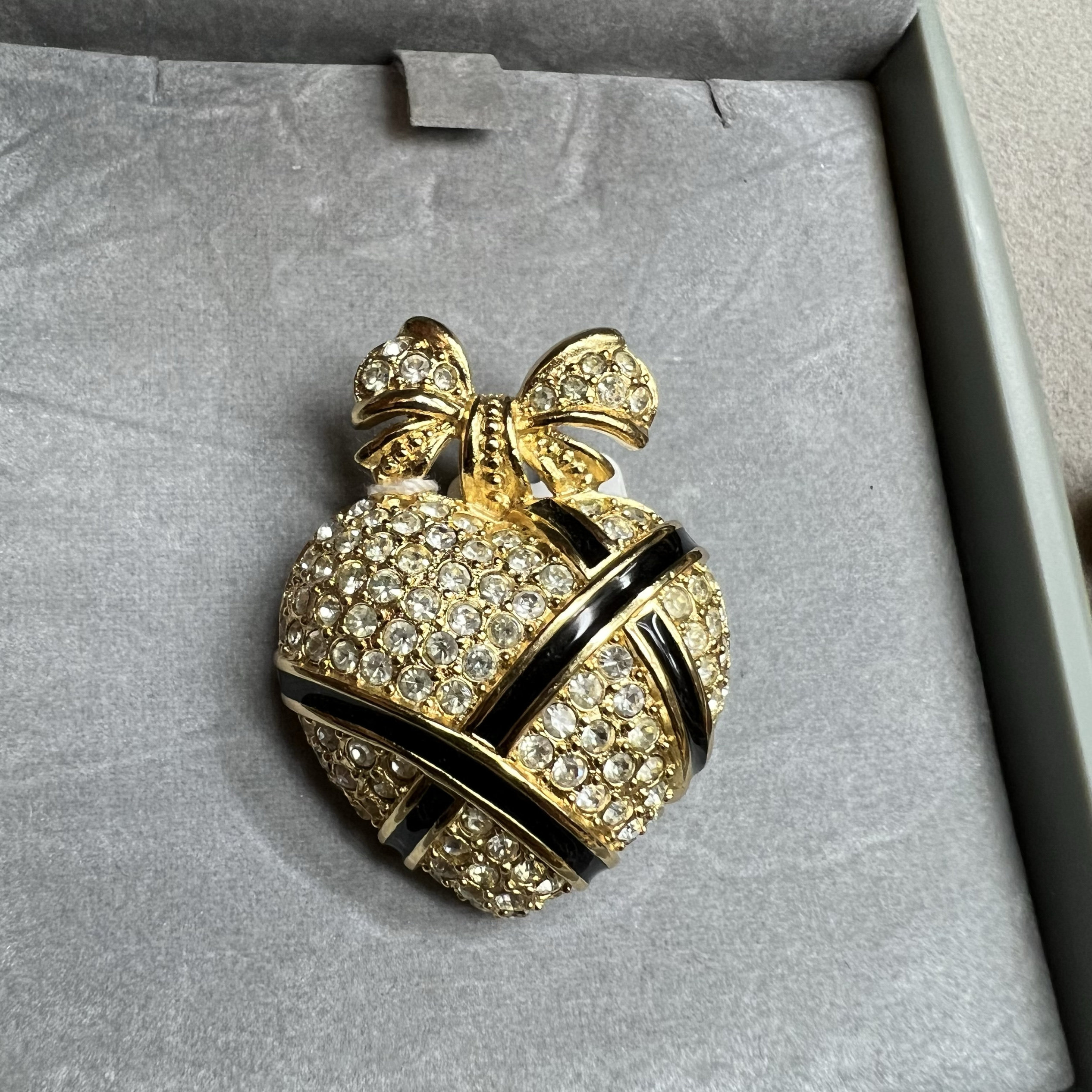 中古法郎雕胸针