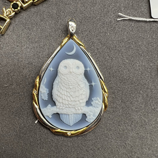 玛瑙卡梅奥浮雕银打标吊坠