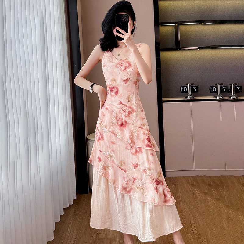 粉色碎花吊带连衣裙女2025春夏新款法式修身气质好看绝美无袖长裙