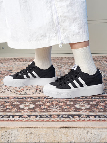 阿迪达斯厚底增高帆布透气板鞋