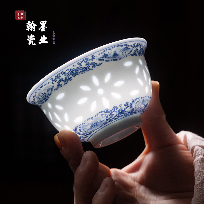 景德镇陶瓷高白泥玲珑青花开窗山水压手杯家用个人专用主人杯茶杯图片