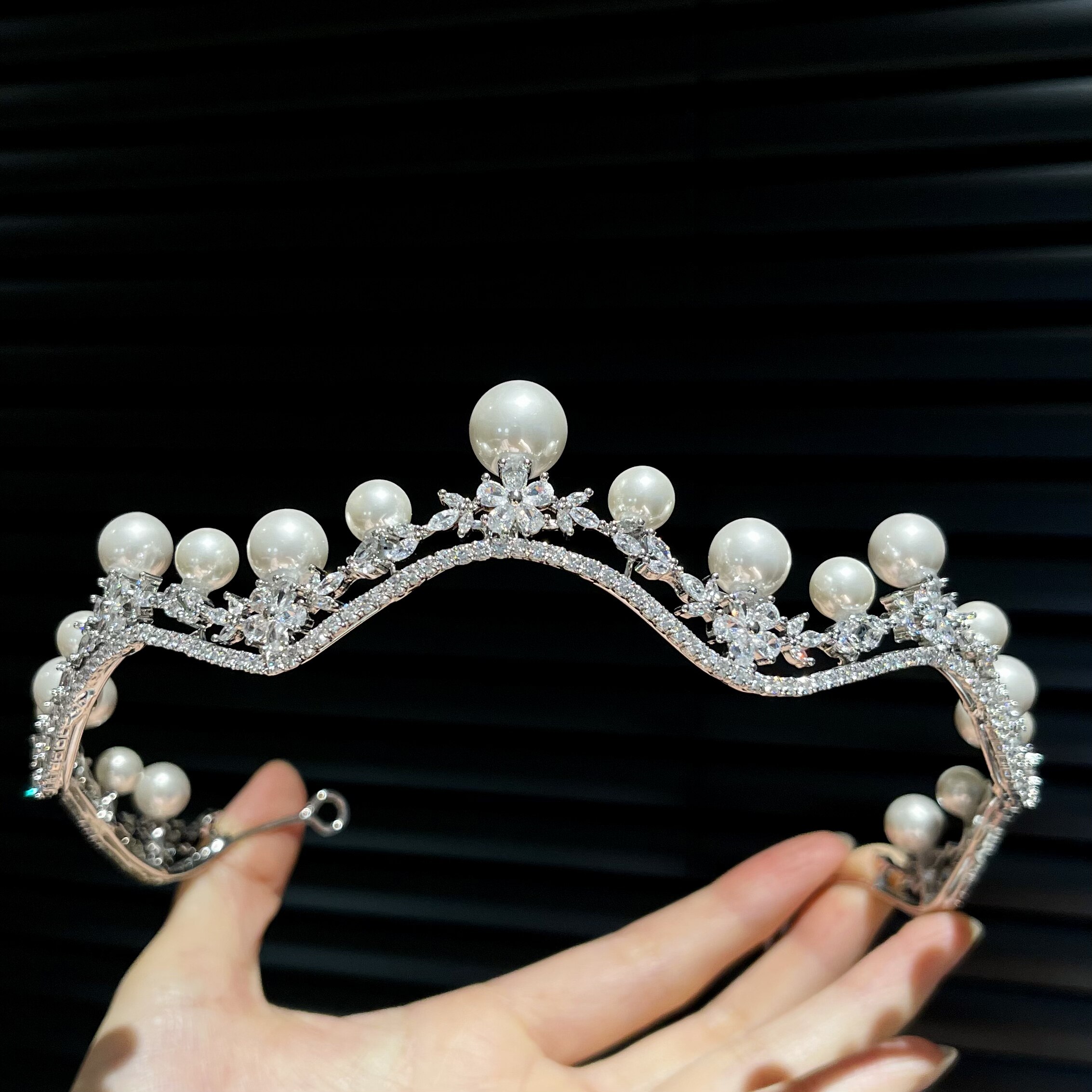 金钻新娘ETE珍珠水钻皇冠头饰奢华重工婚礼配饰百搭发饰2025新款