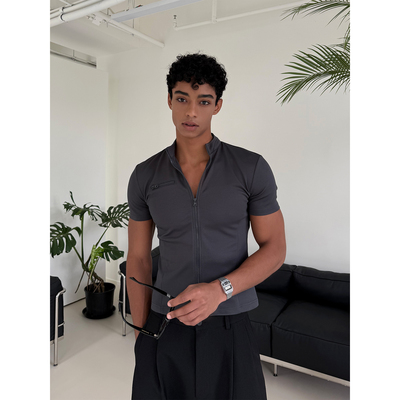 深灰色修身弹力半高领短袖T恤