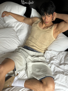 现货 设计薄无袖 weave 米黄弹力修身 内搭 重工做旧泥染背心