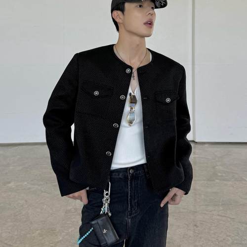 圆领秋季短款肌理面料夹克外套