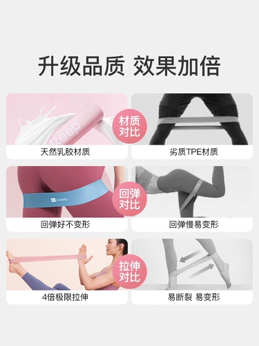 Держите йогу с упругим кольцом с помощью фитнеса для мужчин мужские