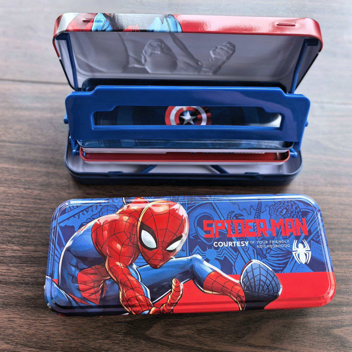 联众动漫铅笔盒小学生三层立体带看书架铁皮盒漫威蜘蛛侠美队笔袋