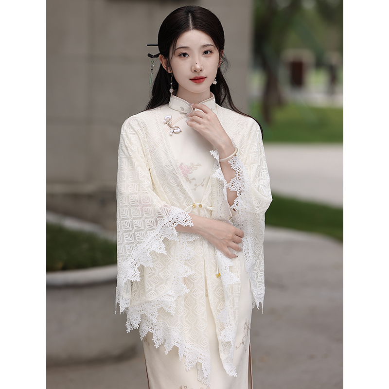 白色披肩外搭配旗袍复古日常可穿