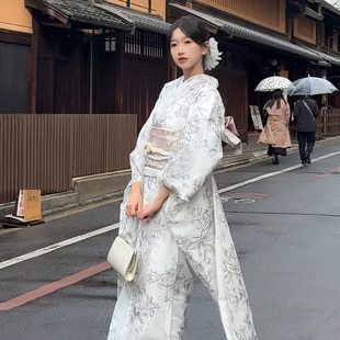 日本振袖 日系连衣裙古典优雅拍照写真旅行 少女和百合花绣花传统款