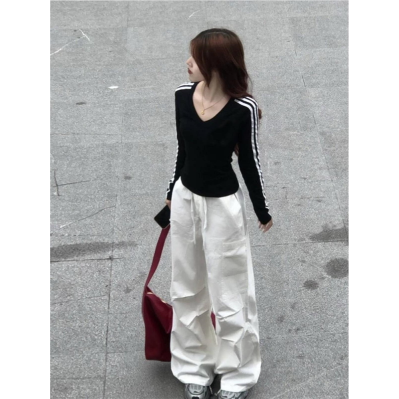 美式复古三条杠辣妹V领长袖T恤女秋季新款修身黑色早秋chic短上衣
