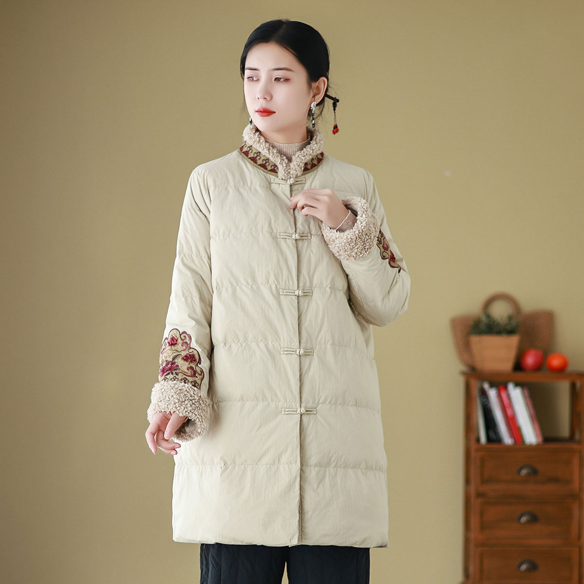 国风中长款立领刺绣羽绒服保暖