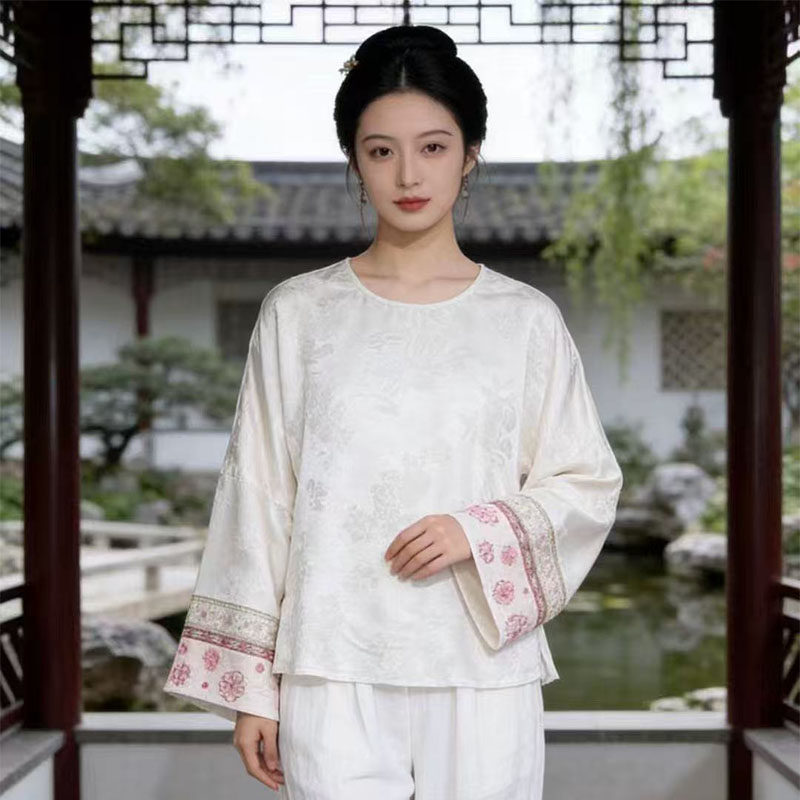 2026春秋新中式复古刺绣锦缎提花女款衬衫宫廷袖宽松圆领短款上衣