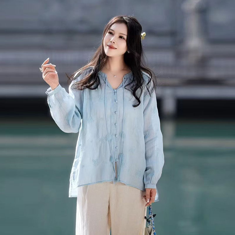 2026春夏新款新中式苎麻满绣衬衫女款长袖V领系带上衣短款防晒衫