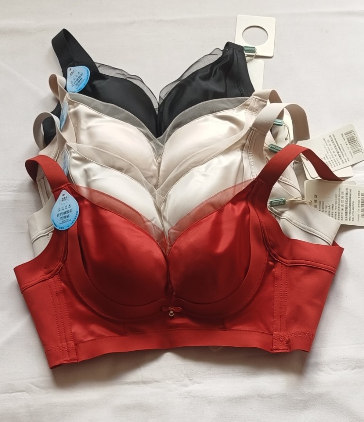康舒美内衣女无钢圈中厚聚拢收副乳托玛琳按摩光面文胸罩8680BC杯