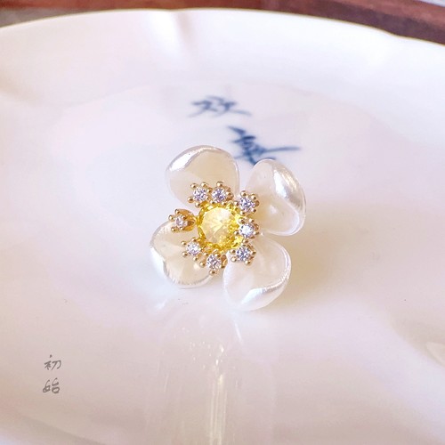 简约素雅花瓣镶钻花蕊可爱百搭