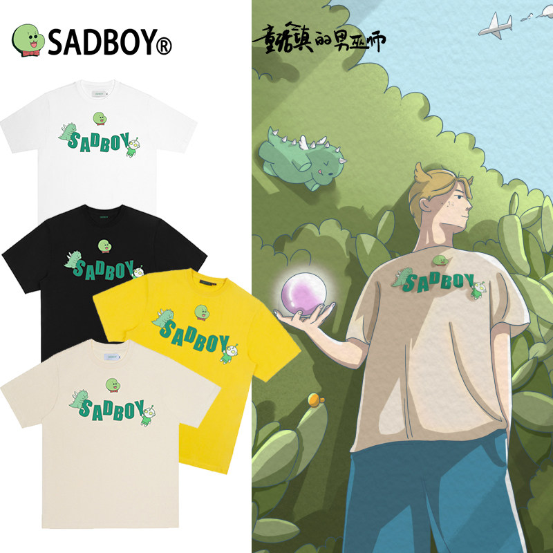 sadboy 童话镇漫画联名小恐龙二蛋卡通字母印花可爱宽松潮短袖t恤