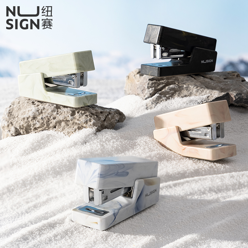 小号高颜值手握式可爱订书机纽赛