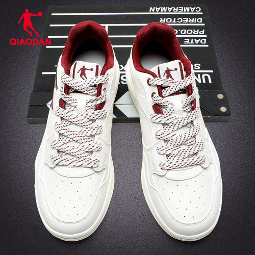 乔丹男鞋加绒加厚棉鞋轻便休闲鞋子皮面透气防滑学生鞋运动鞋板鞋