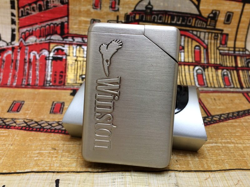 原装正版 全新云斯顿镀铬拉丝凸刻logo打火机 经典周边