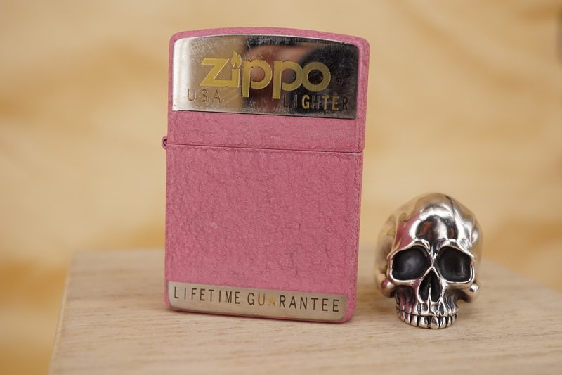 原装2001年A全新罕见包底粉红裂漆贴片蚀刻大LOGO防风打火机ZIPPO