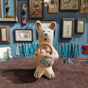 美国赫梅兹印第安部落手工陶制复活节兔子彩蛋人偶 STORYTELLER