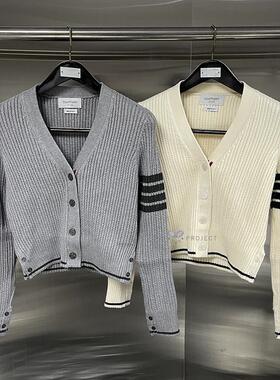 白鹿同款学院风TB复古减龄V领四杠条灰色百搭高级感毛衣开衫