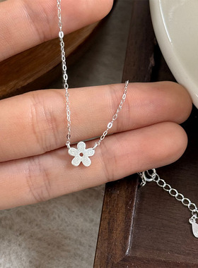 S925银磨砂小花锁骨链女款