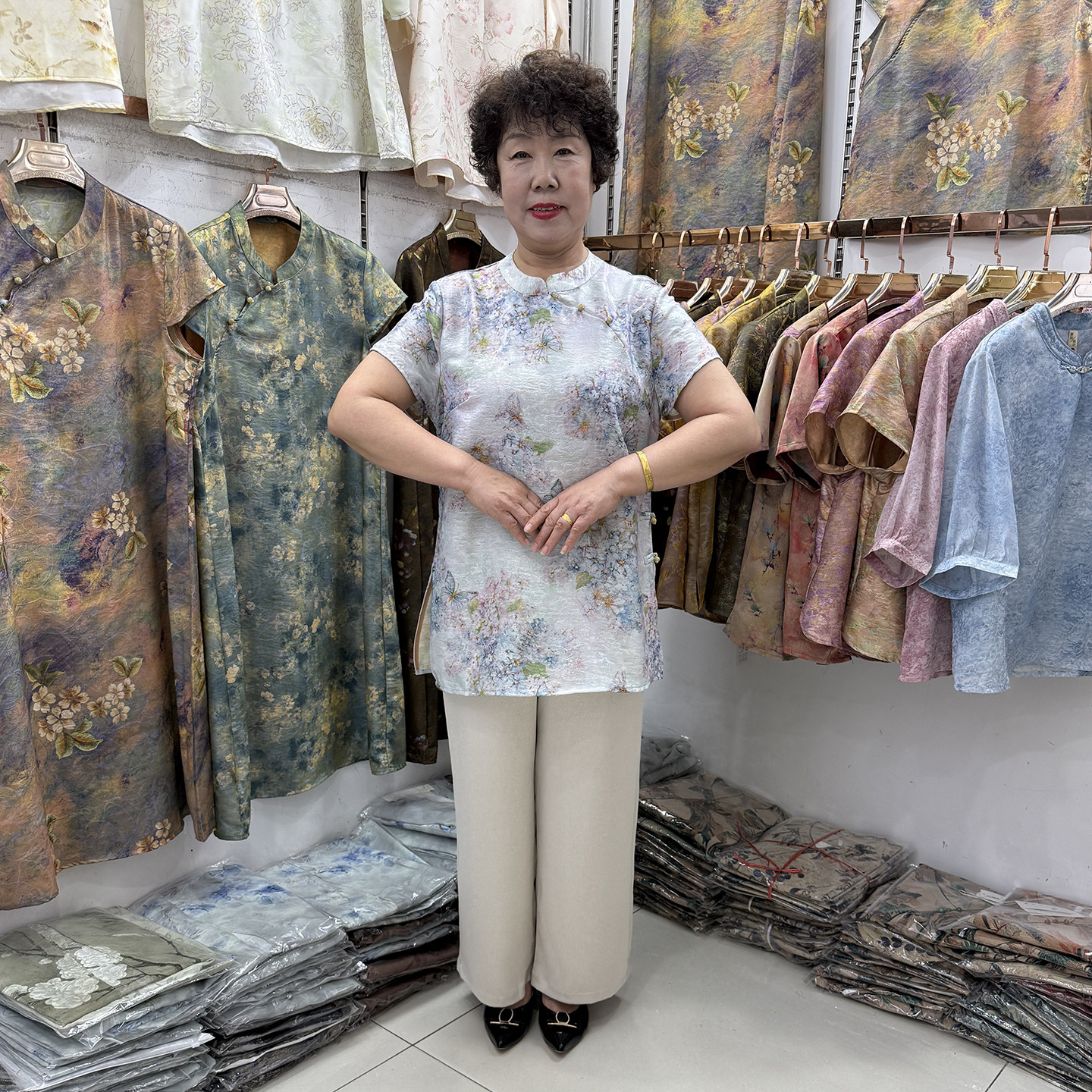 中年妈妈国风蝴蝶印花改良旗袍小衫2026透气显瘦短袖T恤妇女套装