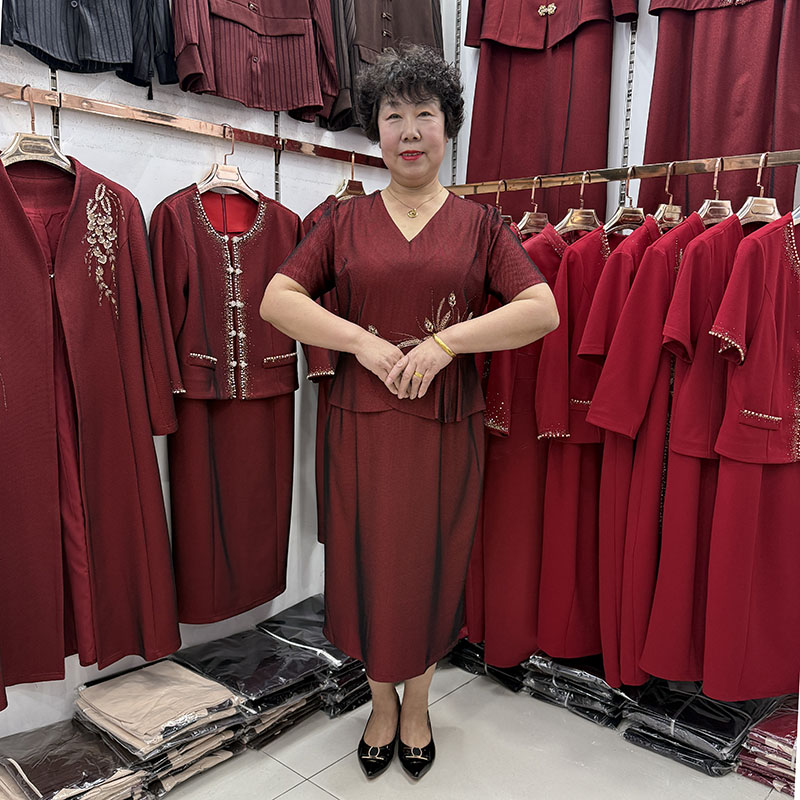 妈妈婚宴礼服红色假两件短袖钉珠裙胖mm中年喜婆婆显瘦气质连衣裙
