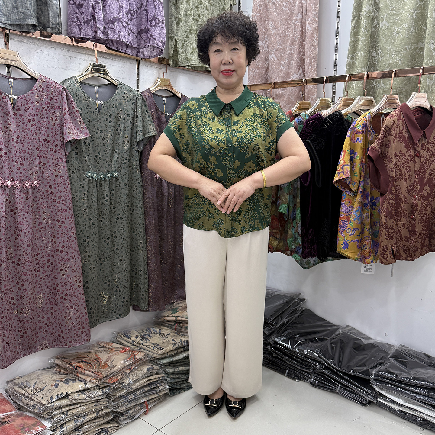 【推荐】妈妈复古绿碎花百搭衬衫中年妇女翻领开衫短袖直筒裤套装