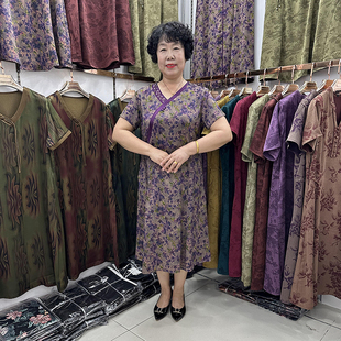 中年妈妈真丝连衣裙女短袖V领洋气中长裙子45-55岁妇女过膝新