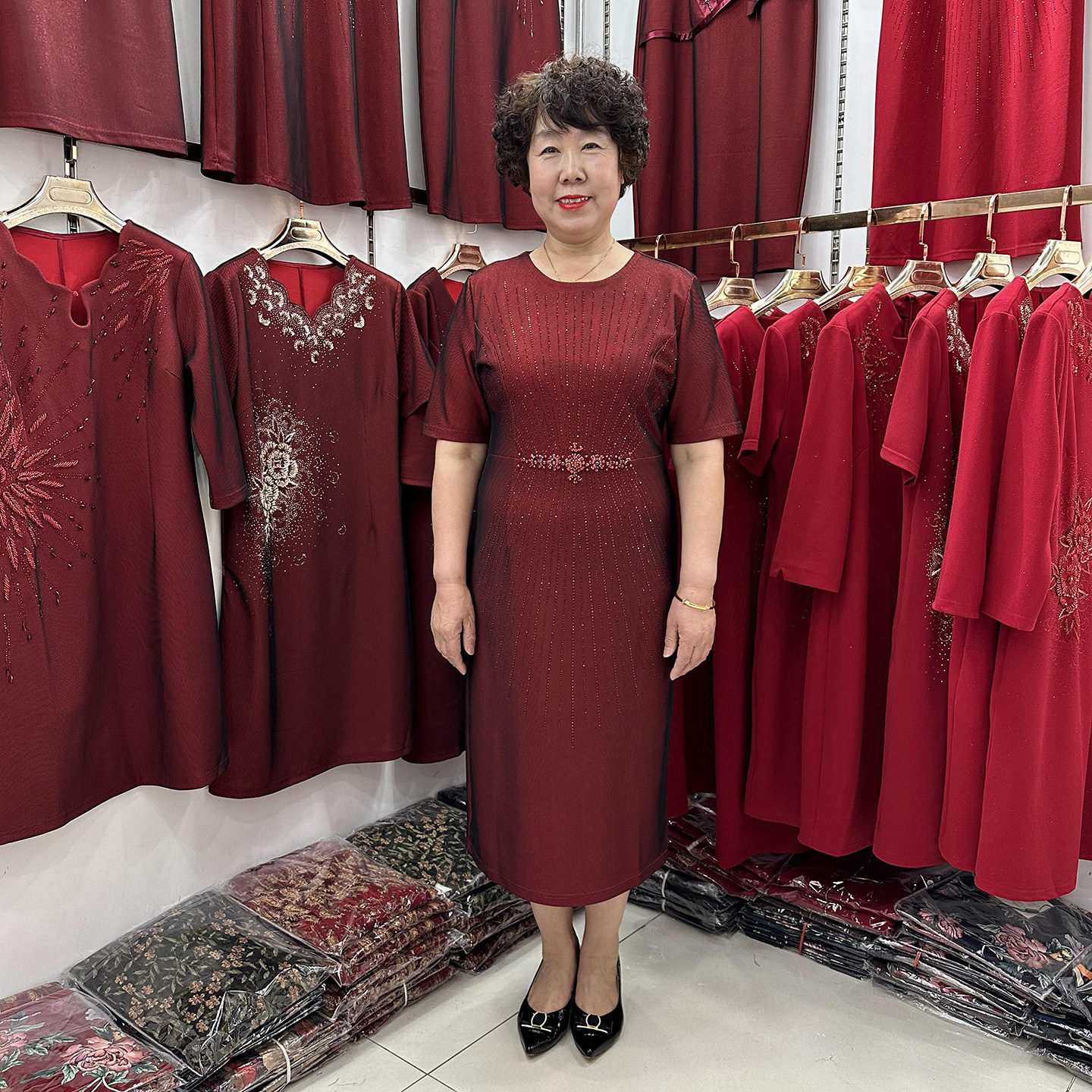 【推荐】妈妈圆领烫钻连衣裙短袖喜婆婆婚礼遮肉显瘦礼服结婚裙夏