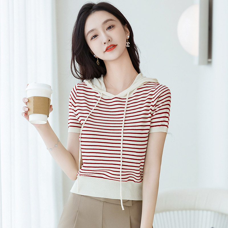 配半身裙条纹针织女冰丝薄款2026年夏装洋气连帽T恤短款带帽小衫