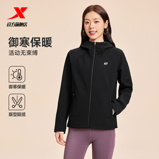特步加绒外套女士秋冬新款训练女装休闲运动上衣保暖冲锋夹克风衣