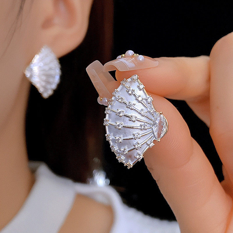 轻奢精致滴油锆石扇形耳钉时尚气质个性耳钉小众设计感高级耳饰女,饰品/流行首饰/时尚饰品新,耳环,淘宝优惠券,粉丝福利购,淘宝优惠卷