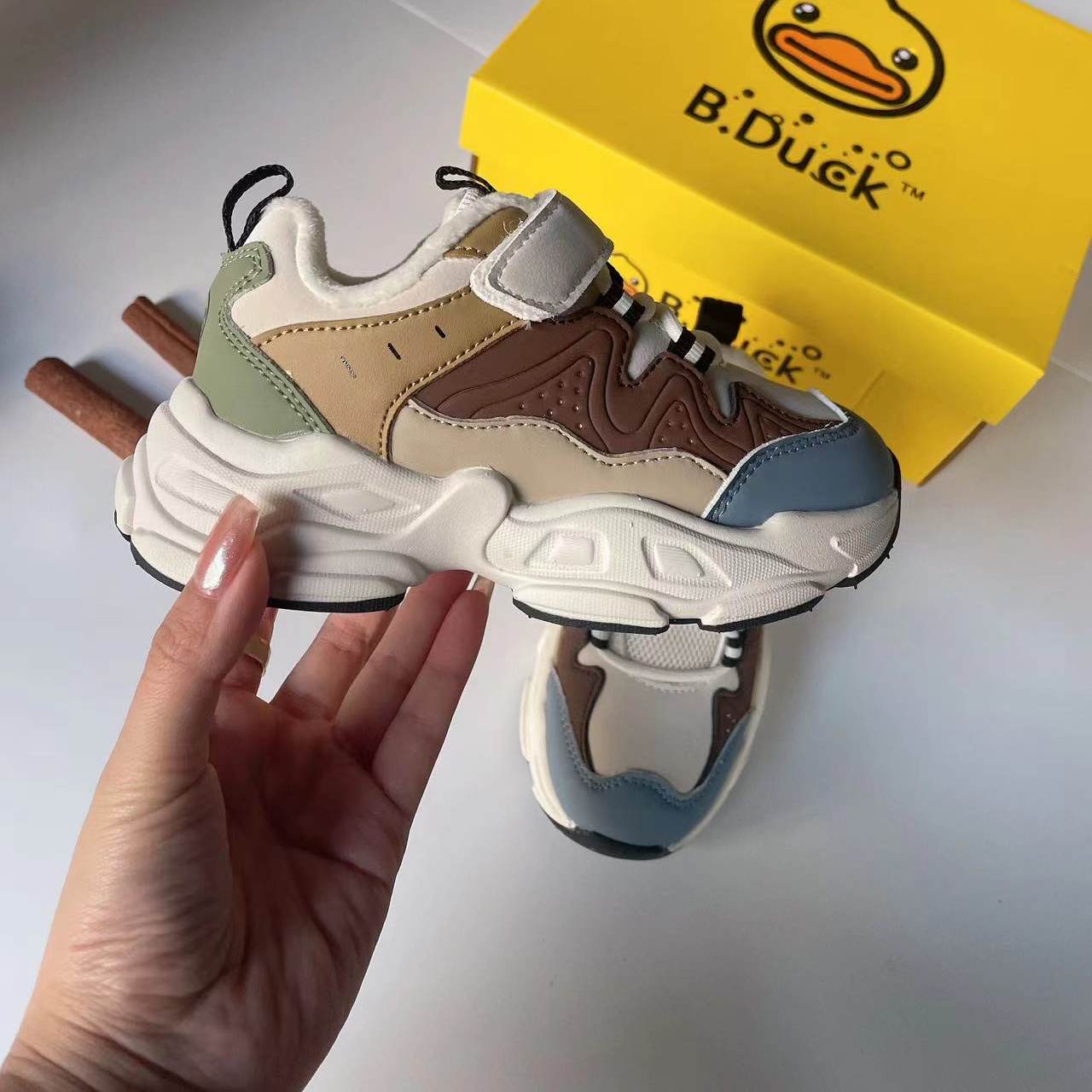 小黄鸭冬季棉鞋魔术贴男女宝宝防滑耐磨加厚加绒运动鞋24-30码