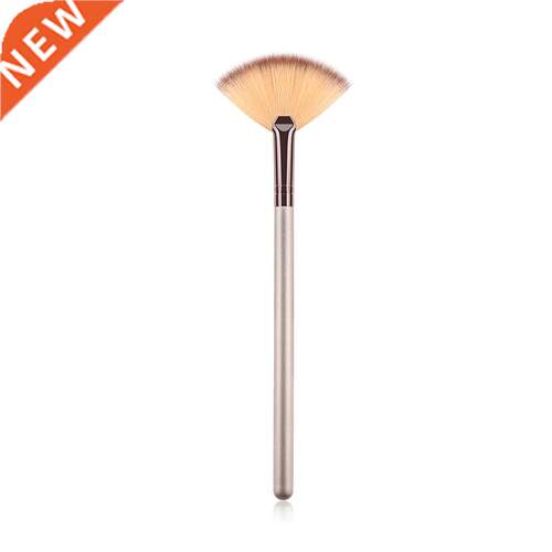 1 Pcs Professional Fan Makeup Brush Blending Highlighter Con