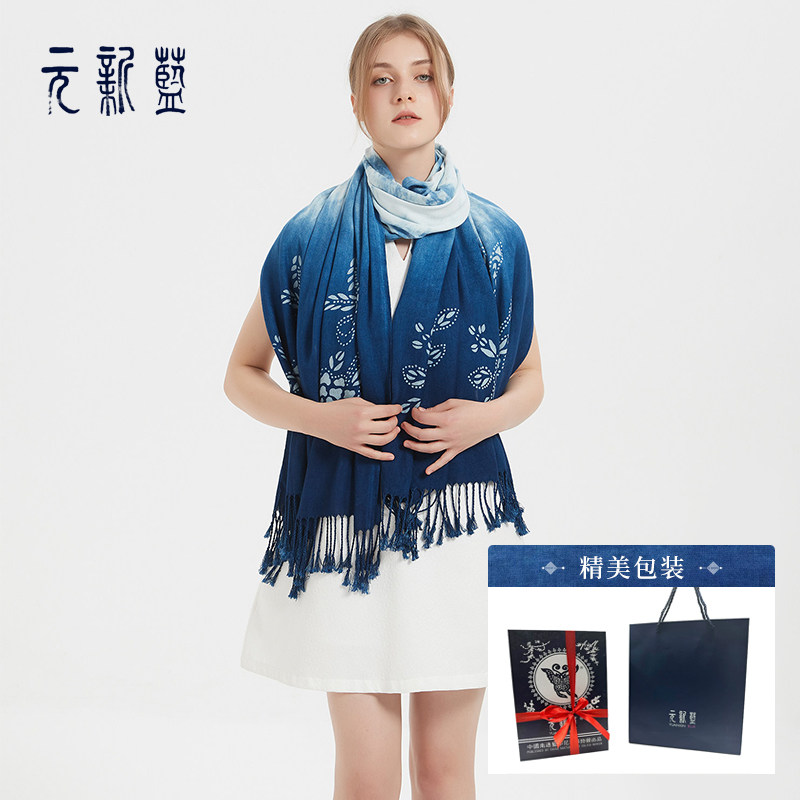 送礼围巾高级感礼品秋冬季新款纯手工蓝布印花非遗纯棉女士披肩