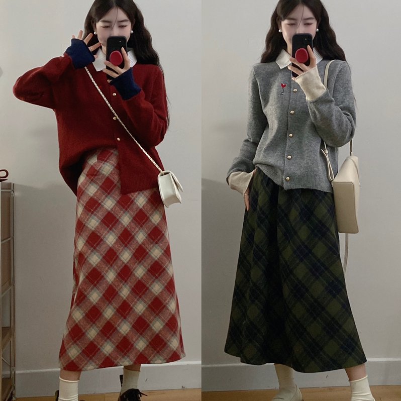 实拍大码女秋冬假两件设计感刺绣复古显瘦针织毛衣格子半身裙套装