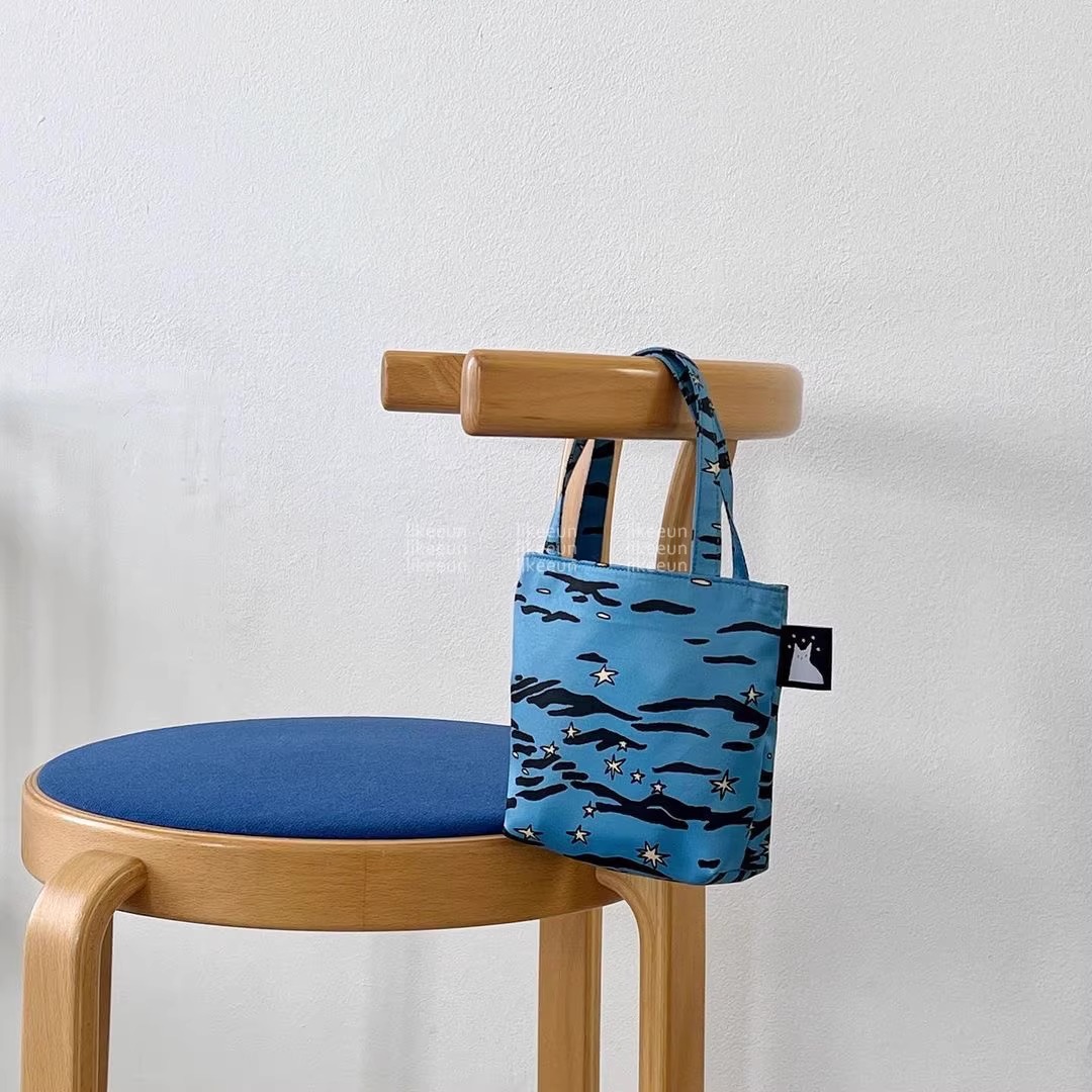 国现~likeeun韩代 韩国正品onemorebag代购插画家海面星星小方包