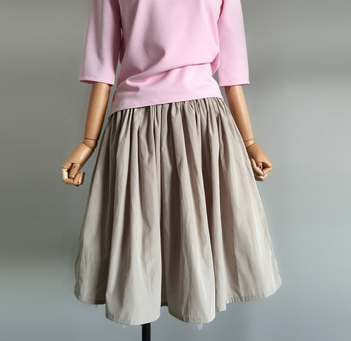 日本贵牌松紧腰蓬蓬半身裙