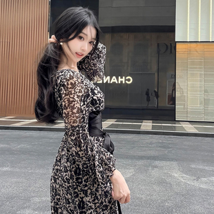 叶嘉Nailah· 高级优雅 灯笼长袖防晒一片式收腰系带女士连衣裙子