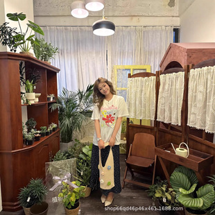 2025原创发泡花朵印花短袖 设计刺绣上衣 t恤女夏新款 甜美小衫