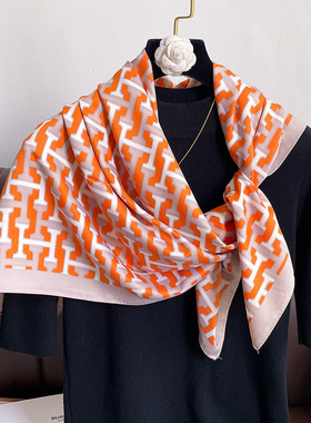 高端橙色字母丝巾女春秋百搭夏季防晒围巾披肩外搭90大方巾送妈妈