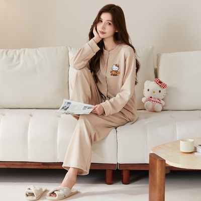 保暖柔软长袖德绒睡衣女秋冬款