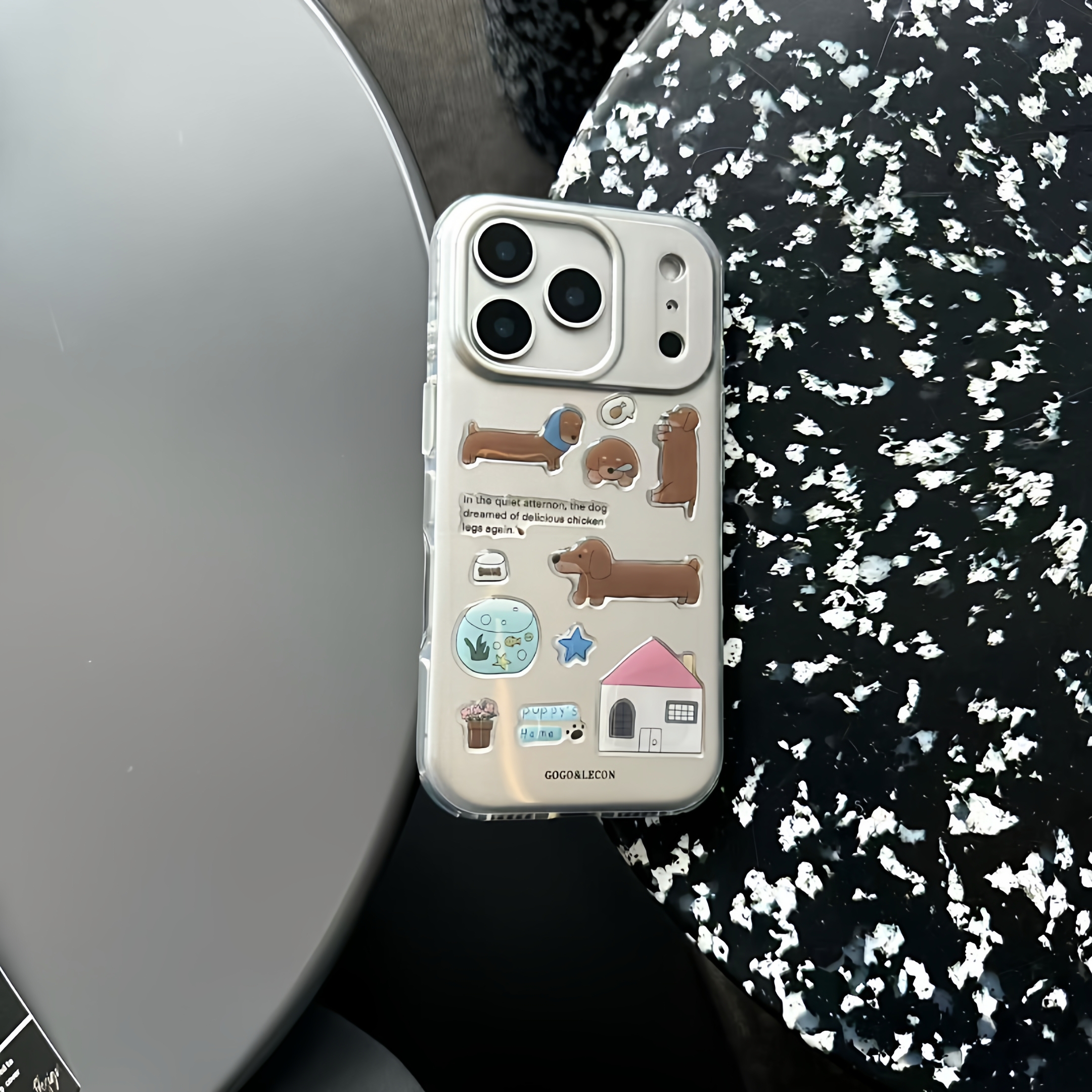 ins风韩系高级电镀腊肠狗diy贴纸带挂绳iphone17promax手机壳16pro创意15新款小众11全包保护套