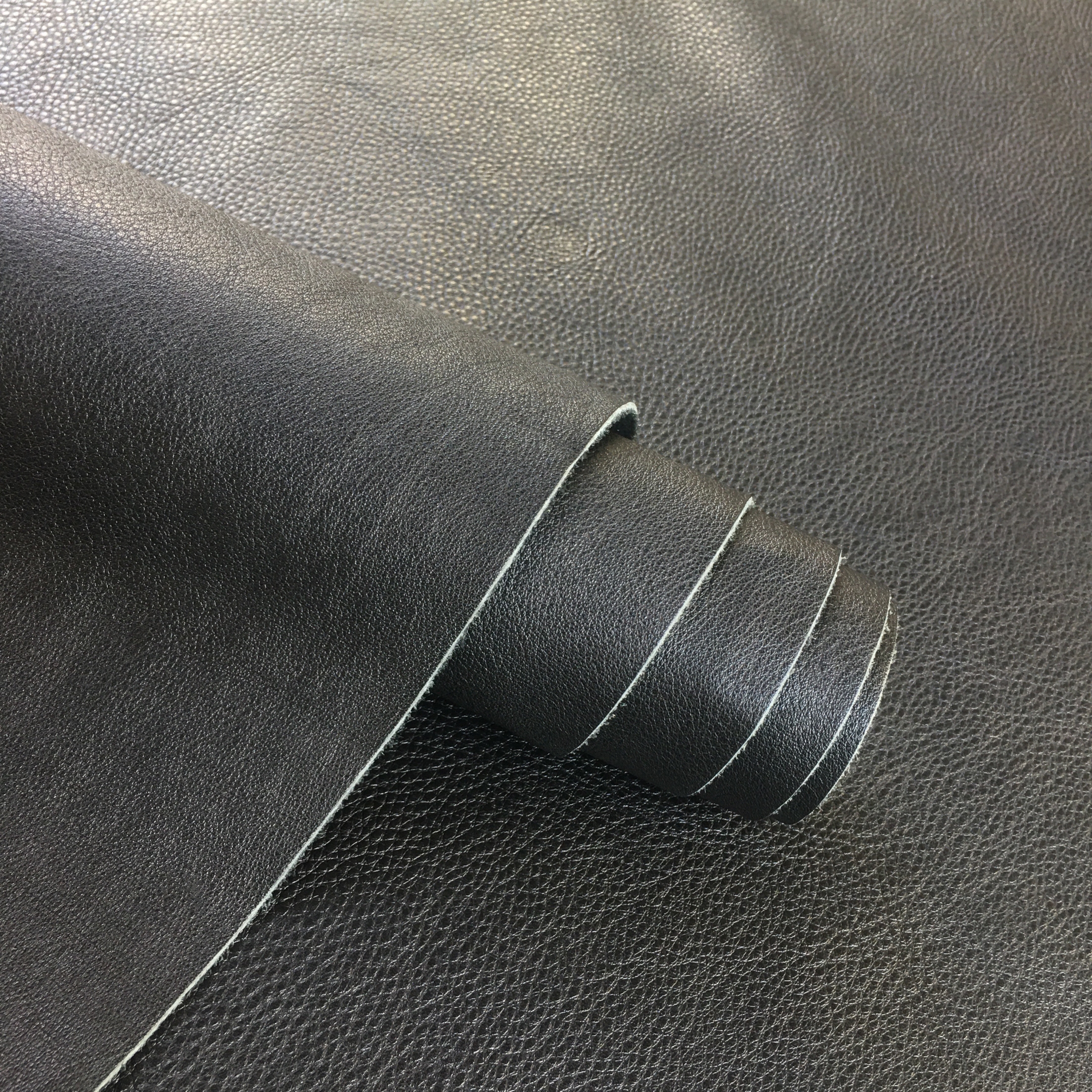 B4158黑色自然摔纹头层牛皮1.6软沙发座椅抱枕真皮手工DIY皮料